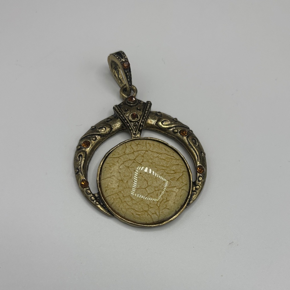 Antique-Style Gold and Amber Round Pendant Necklace